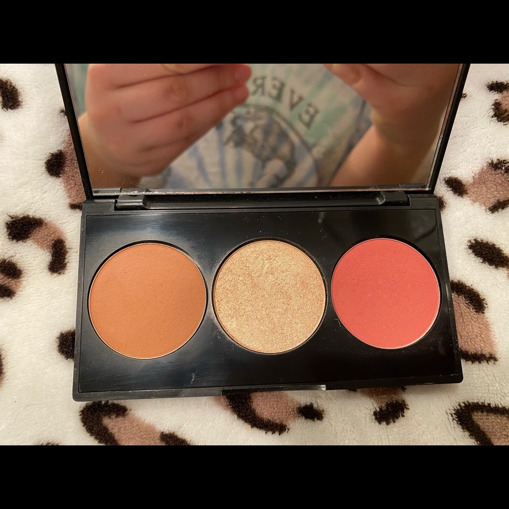Farmasi 3 in 1 palette